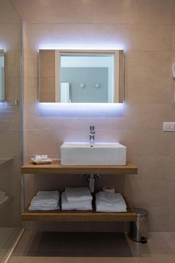 Moma Hotel Wellness & Spa Lavello Bagian luar foto